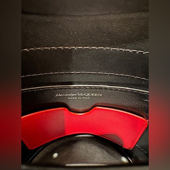 Alexander McQueen The Curve bucket bag small black - Picture 5 of 8